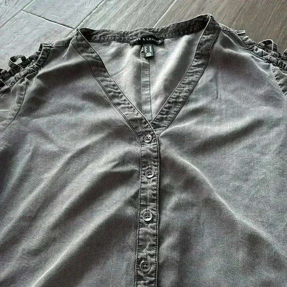 Love & Legend | Grey long sleeve peak a boo shoulder blouse - Picture 4 of 10